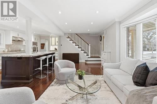 383 Cosburn Crescent, Burlington, ON - Indoor Photo Showing Living Room