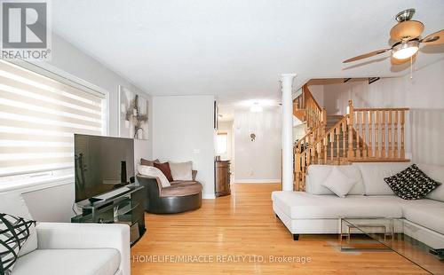 29 Dewridge Court, Brampton, ON - Indoor Photo Showing Living Room