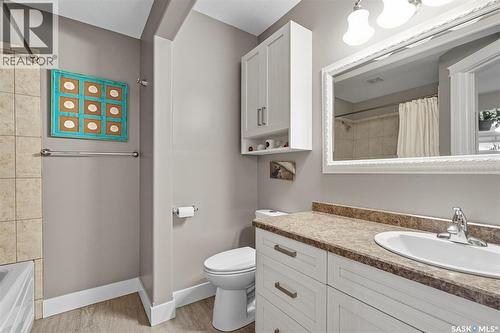 122 Main Street, Radisson, SK - Indoor Photo Showing Bathroom