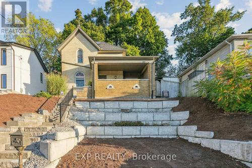 132 QUEEN STREET W  Cambridge, ON N3C 1G3