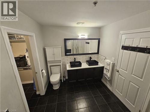 308 Watson Parkway N Unit# 102, Guelph, ON - Indoor Photo Showing Bathroom