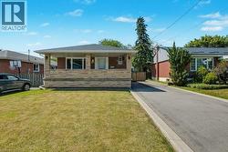 111 CASTLEFIELD Drive  Hamilton, ON L8T 3R1