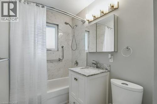 111 Castlefield Drive, Hamilton, ON - Indoor Photo Showing Bathroom