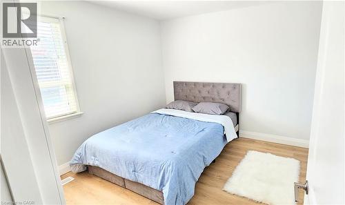 111 Castlefield Drive, Hamilton, ON - Indoor Photo Showing Bedroom