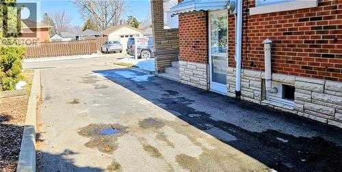 111 Castlefield Drive, Hamilton, ON - Outdoor