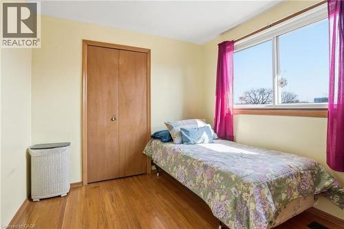 55 Champlain Avenue, Hamilton, ON - Indoor Photo Showing Bedroom