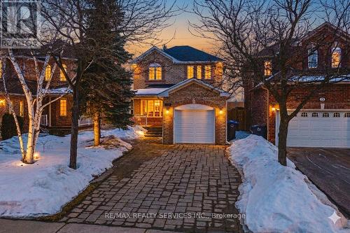 16 TWIN WILLOW CRESCENT  Brampton, ON L7A 1K1
