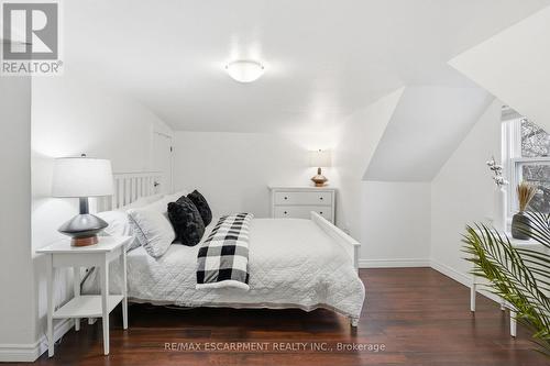 44 Whitfield Avenue, Hamilton, ON - Indoor Photo Showing Bedroom