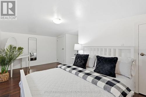 44 Whitfield Avenue, Hamilton, ON - Indoor Photo Showing Bedroom