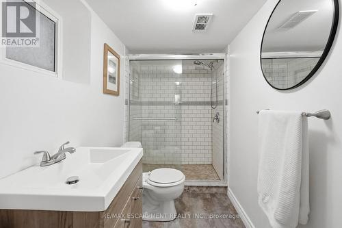 44 Whitfield Avenue, Hamilton, ON - Indoor Photo Showing Bathroom