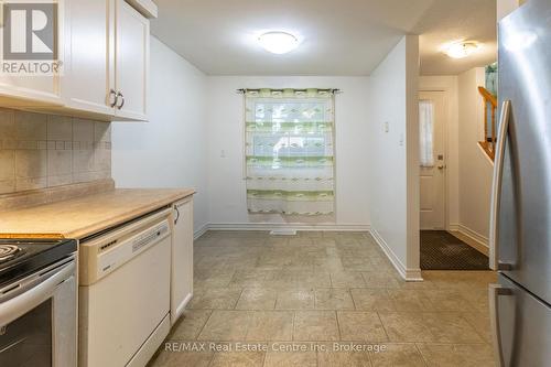 74 - 129 Victoria Road N, Guelph (Grange Road), ON - Indoor Photo Showing Kitchen