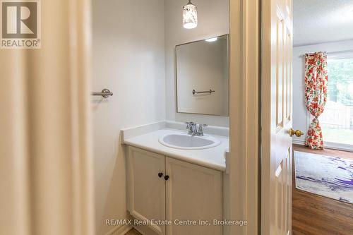 74 - 129 Victoria Road N, Guelph (Grange Road), ON - Indoor Photo Showing Bathroom