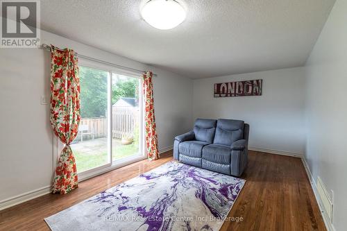 74 - 129 Victoria Road N, Guelph (Grange Road), ON - Indoor Photo Showing Living Room