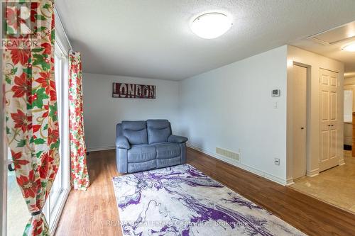 74 - 129 Victoria Road N, Guelph (Grange Road), ON - Indoor Photo Showing Living Room