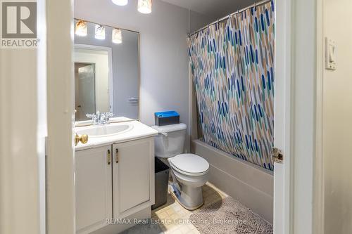 74 - 129 Victoria Road N, Guelph (Grange Road), ON - Indoor Photo Showing Bathroom