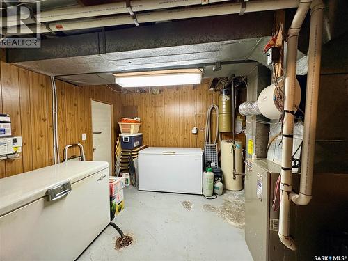 721 6Th Avenue, Rosthern, SK - Indoor Photo Showing Laundry Room