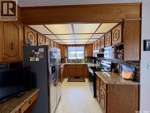721 6Th Avenue, Rosthern, SK - Indoor Photo Showing Kitchen With Double Sink