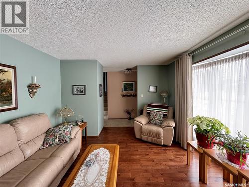 721 6Th Avenue, Rosthern, SK - Indoor Photo Showing Living Room