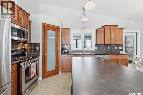 1415 Paton Crescent, Saskatoon, SK - Indoor Photo Showing Kitchen