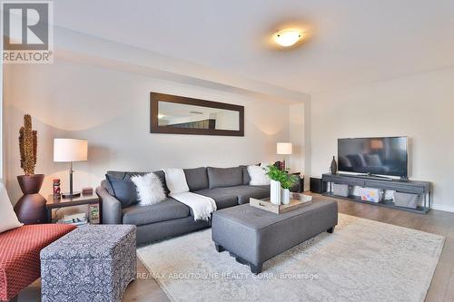 1133 Duignan Crescent, Milton, ON - Indoor Photo Showing Living Room