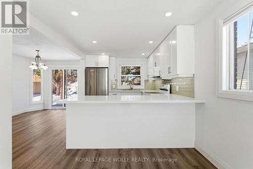 16 Thornbush Crescent, Waterloo, ON - Indoor Photo Showing Kitchen