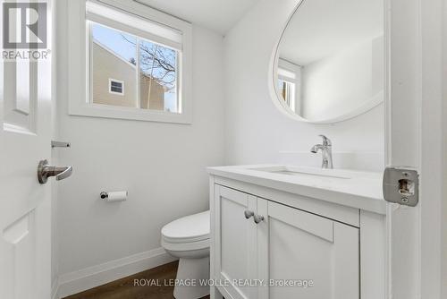 16 Thornbush Crescent, Waterloo, ON - Indoor Photo Showing Bathroom
