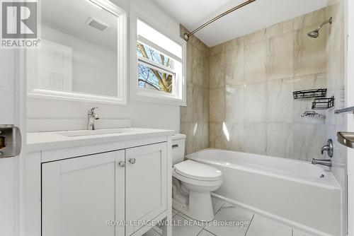 16 Thornbush Crescent, Waterloo, ON - Indoor Photo Showing Bathroom