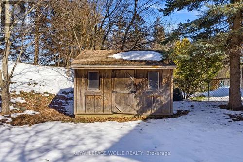 16 Thornbush Crescent, Waterloo, ON - Outdoor