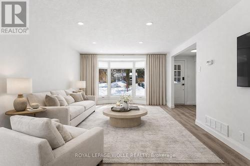 16 Thornbush Crescent, Waterloo, ON - Indoor Photo Showing Living Room