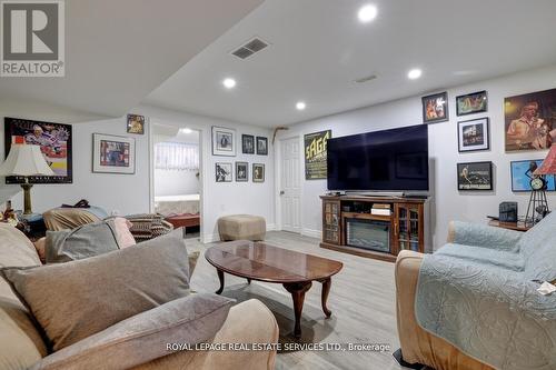 163 Bendamere Avenue, Hamilton, ON - Indoor Photo Showing Living Room