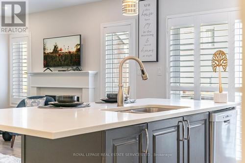 290 Beasley Terrace, Milton, ON - Indoor Photo Showing Kitchen