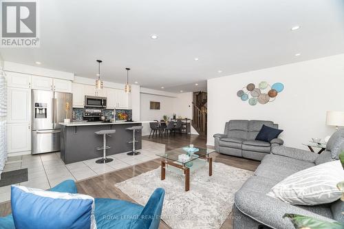290 Beasley Terrace, Milton, ON - Indoor Photo Showing Living Room
