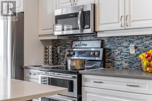 290 Beasley Terrace, Milton, ON - Indoor Photo Showing Kitchen