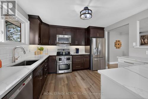 14 Max Webster Road, Brantford, ON - Indoor Photo Showing Kitchen With Upgraded Kitchen