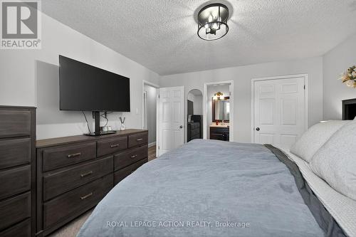 14 Max Webster Road, Brantford, ON - Indoor Photo Showing Bedroom