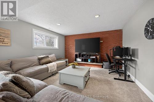 14 Max Webster Road, Brantford, ON - Indoor Photo Showing Living Room