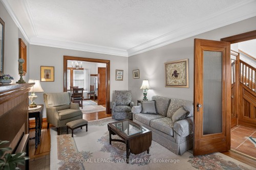 436 Maple Avenue, Hamilton, ON - Indoor Photo Showing Living Room