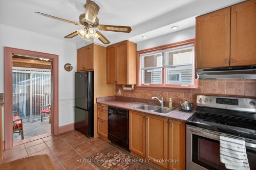 436 Maple Avenue, Hamilton, ON - Indoor Photo Showing Kitchen With Double Sink