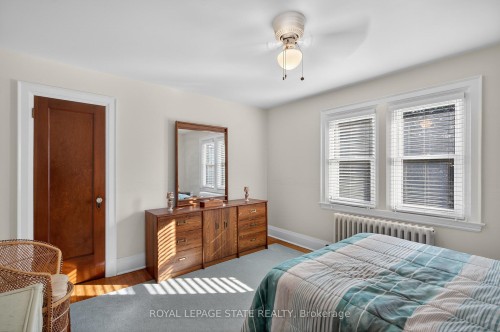 436 Maple Avenue, Hamilton, ON - Indoor Photo Showing Bedroom
