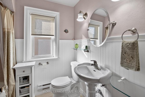 436 Maple Avenue, Hamilton, ON - Indoor Photo Showing Bathroom