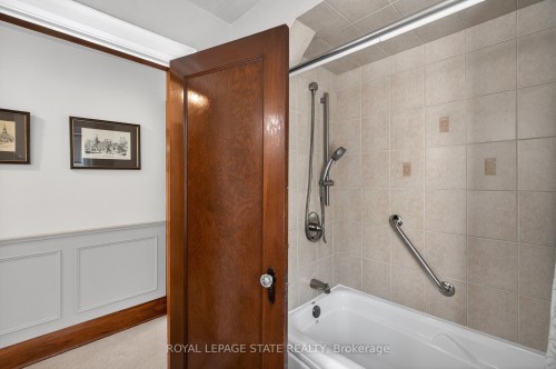 436 Maple Avenue, Hamilton, ON - Indoor Photo Showing Bathroom
