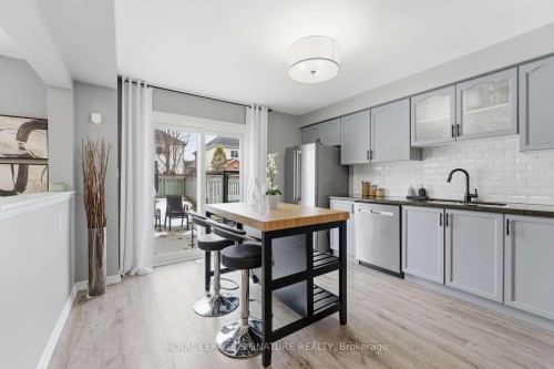 52 Seaboard Gate, Whitby, ON - Indoor Photo Showing Kitchen With Upgraded Kitchen