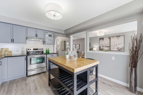 52 Seaboard Gate, Whitby, ON - Indoor Photo Showing Kitchen