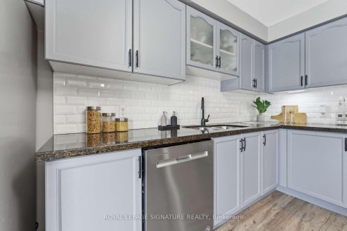 52 Seaboard Gate, Whitby, ON - Indoor Photo Showing Kitchen With Upgraded Kitchen