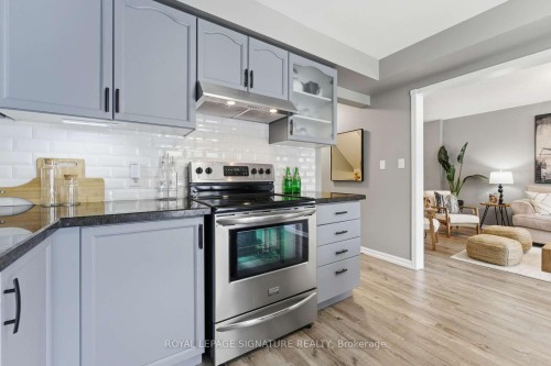 52 Seaboard Gate, Whitby, ON - Indoor Photo Showing Kitchen With Upgraded Kitchen
