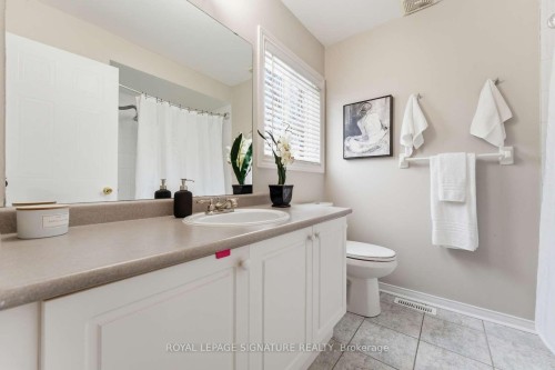 52 Seaboard Gate, Whitby, ON - Indoor Photo Showing Bathroom