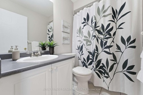 52 Seaboard Gate, Whitby, ON - Indoor Photo Showing Bathroom