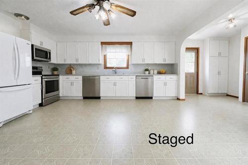 244 Centennial Crescent, Melita, MB - Indoor Photo Showing Kitchen