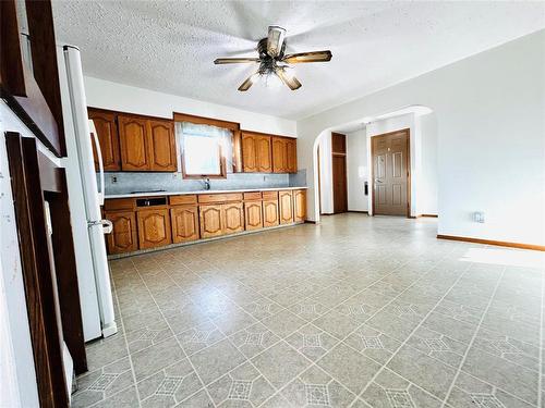 244 Centennial Crescent, Melita, MB - Indoor