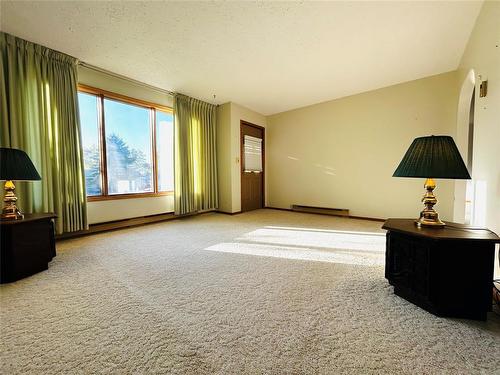 244 Centennial Crescent, Melita, MB - Indoor Photo Showing Other Room